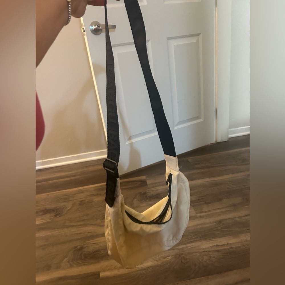 BAGGU Medium Nylon Crescent Bag